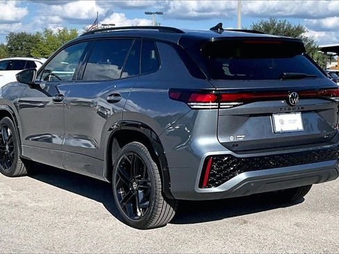 New 2026 Volkswagen Tiguan SE R-Line image 7