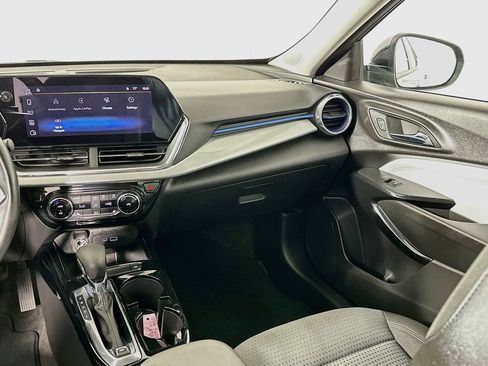 Used 2025 Chevrolet Trax LT w/ LT Convenience Package FWD image 20