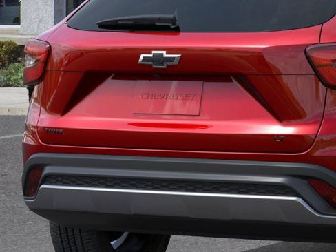 New 2026 Chevrolet Trax LT w/ LT Convenience Package FWD image 14