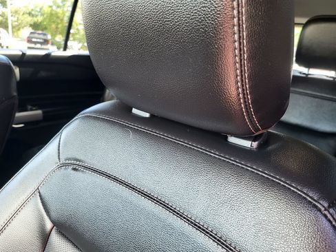 Used 2022 Ford Explorer Limited w/ Equipment Group 301A AWD/4WD image 16