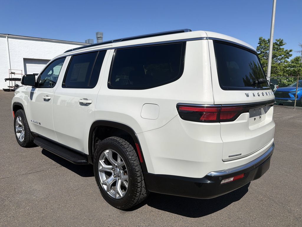 Used 2022 Jeep Wagoneer Series II AWD/4WD image 2