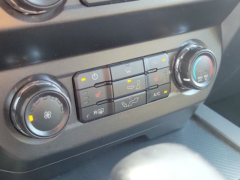 Used 2019 Ford F150 XLT w/ Equipment Group 302A Luxury AWD/4WD image 26
