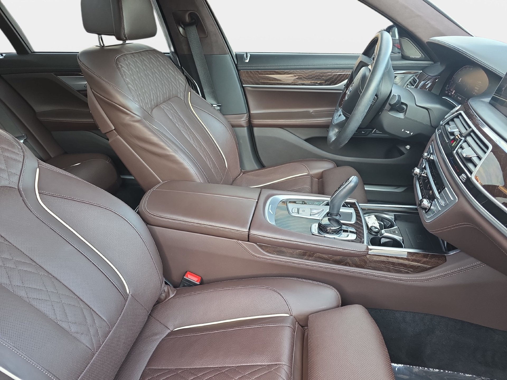 Used 2022 BMW 750i xDrive w/ Executive Package AWD/4WD image 10