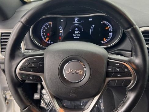 Used 2020 Jeep Grand Cherokee Laredo image 10