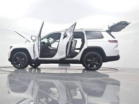 Used 2023 Jeep Grand Cherokee L Limited w/ Black Appearance Package AWD/4WD image 44