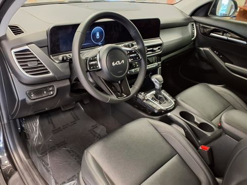 Used 2025 Kia Seltos EX w/ EX Sunroof Package image 18