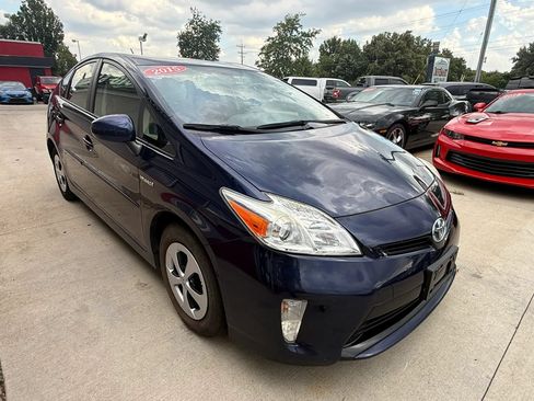 Used 2015 Toyota Prius Two FWD image 2