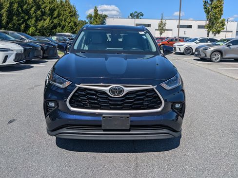 Used 2021 Toyota Highlander XLE AWD/4WD image 5