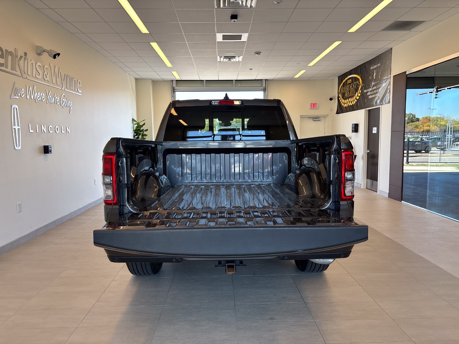 Used 2024 RAM 1500 Big Horn AWD/4WD image 10