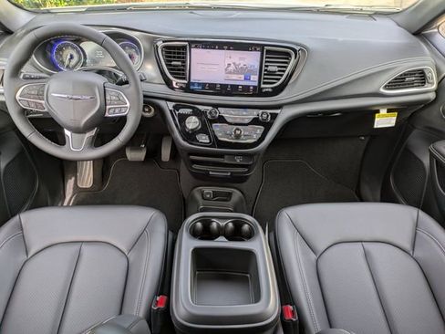 New 2026 Chrysler Pacifica Select image 17