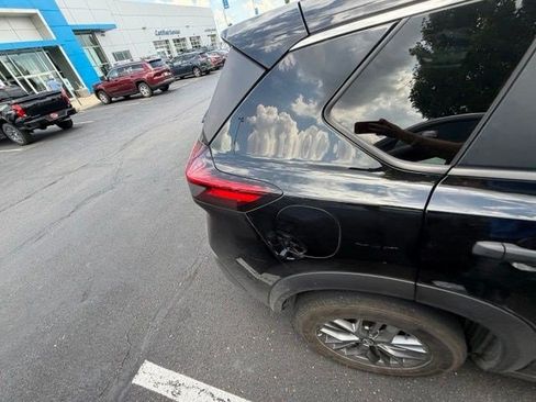 Used 2023 Nissan Rogue S AWD/4WD image 6