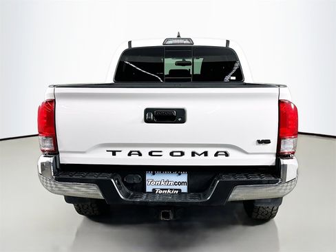 Certified 2017 Toyota Tacoma TRD Off-Road w/ Tow Package (A/T) image 6