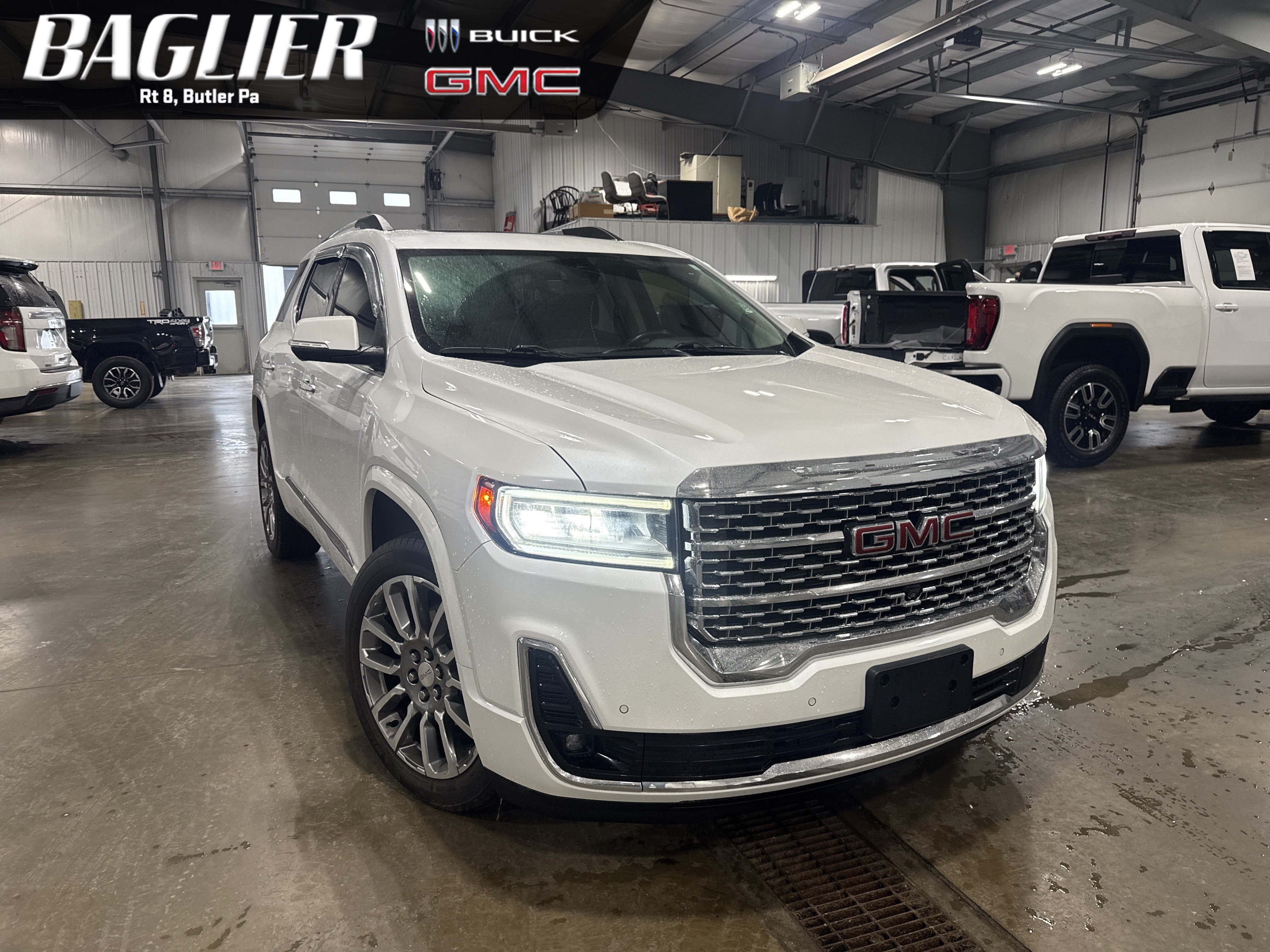 Used 2022 GMC Acadia Denali w/ GMC Pro Grade Package AWD/4WD image 1