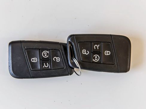 Used 2025 Volkswagen Jetta SEL FWD image 39