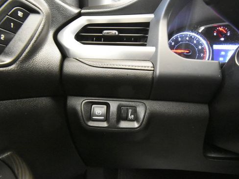 Used 2023 GMC Acadia SLT w/ Preferred Package AWD/4WD image 33