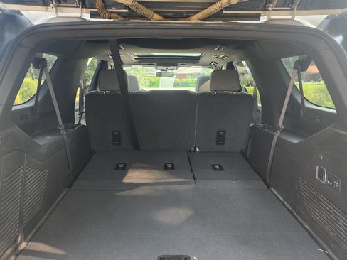 Used 2024 Chevrolet Suburban LT w/ Luxury Package AWD/4WD image 13