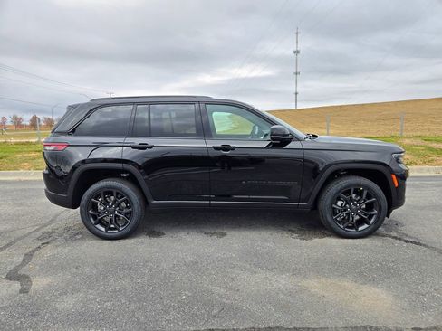 New 2025 Jeep Grand Cherokee Limited image 2