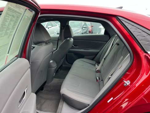 Used 2025 Hyundai Elantra SEL image 26