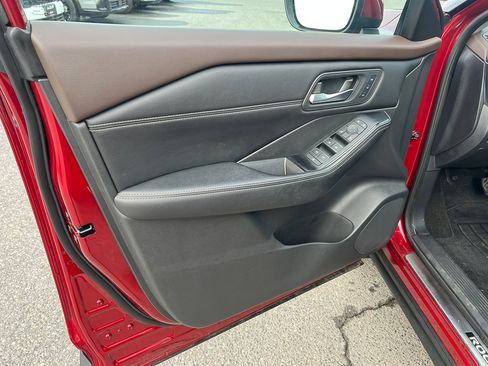 Used 2023 Nissan Rogue SL w/ SL Premium Package image 12