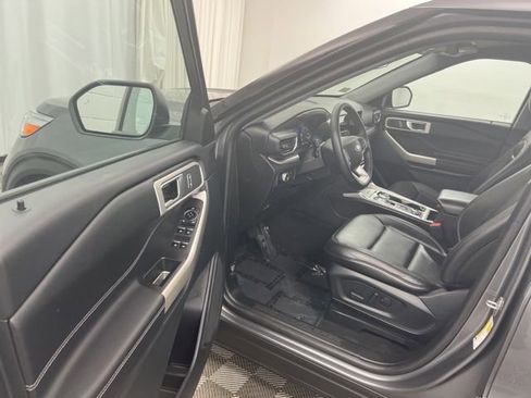 Used 2023 Ford Explorer XLT w/ Equipment Group 202A AWD/4WD image 7