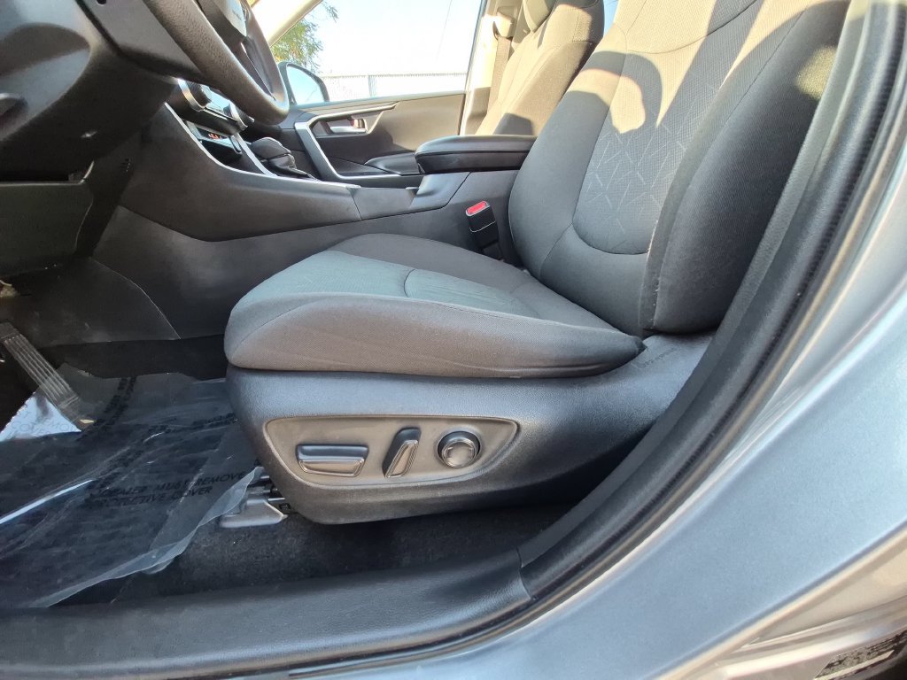 Used 2024 Toyota RAV4 XLE AWD/4WD image 16
