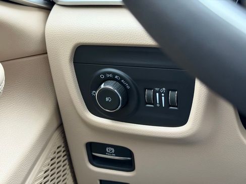 Used 2024 Jeep Grand Cherokee Limited w/ Luxury Tech Group II AWD/4WD image 21