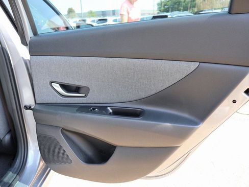 New 2025 Hyundai Elantra Limited image 12