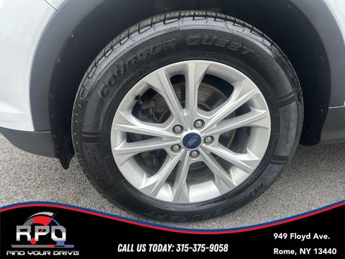 Used 2018 Ford Escape SE w/ SE Sync 3 Package AWD/4WD image 10