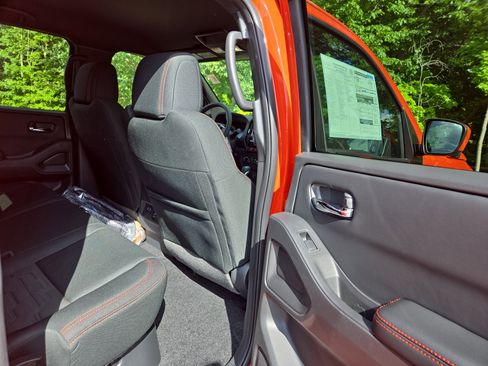 New 2025 Nissan Frontier PRO-4X w/ Pro Convenience Package image 17