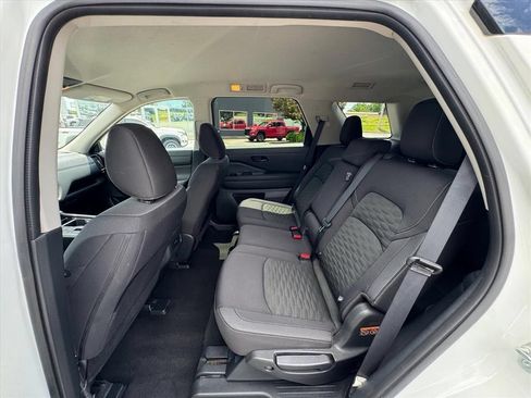 Certified 2024 Nissan Pathfinder SV FWD image 11