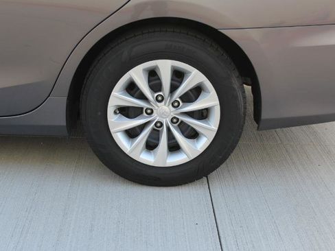 Used 2016 Toyota Camry LE image 33