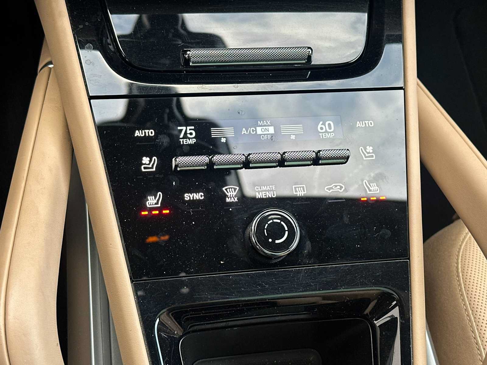 Certified 2025 Porsche Cayenne E-Hybrid AWD/4WD image 22