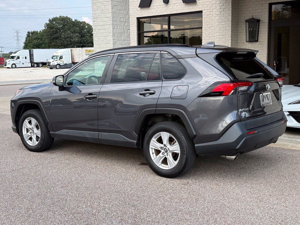 Used 2019 Toyota RAV4 XLE w/ Convenience Package FWD image 8