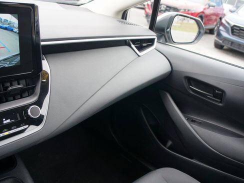 Used 2025 Toyota Corolla LE image 26