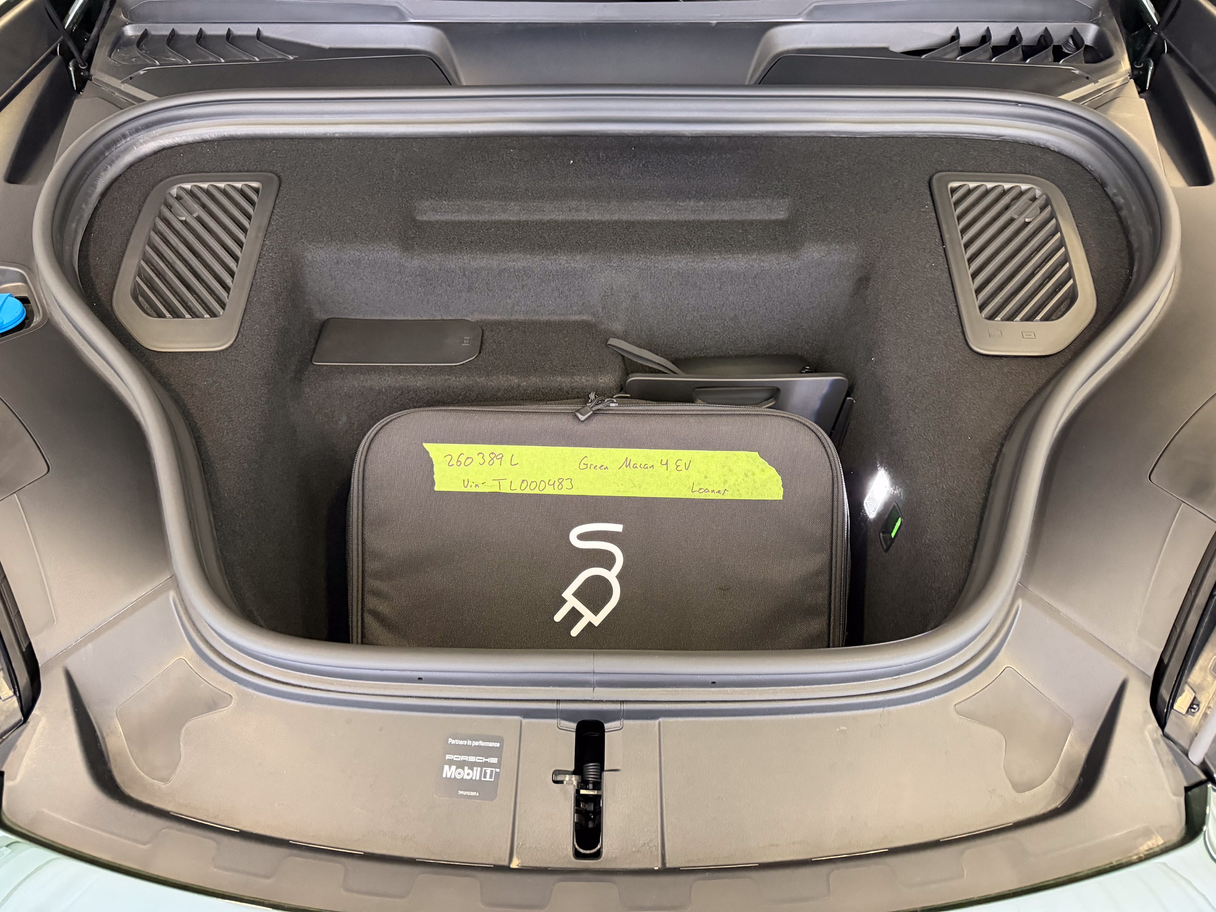 Certified 2026 Porsche Macan 4 Electric AWD/4WD image 28