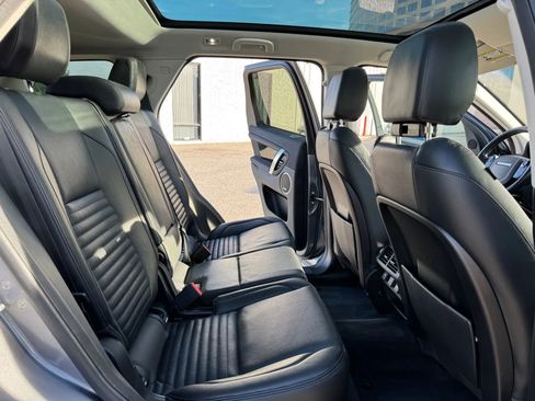 Used 2020 Land Rover Discovery Sport SE image 17
