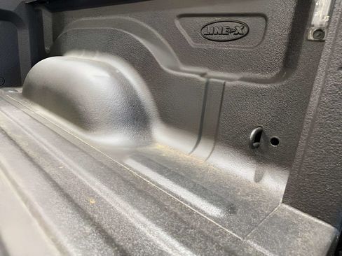 Used 2019 RAM 1500 Classic SLT w/ SLT Plus D←cor Group AWD/4WD image 9