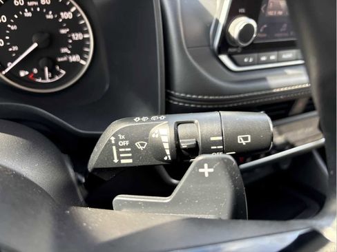 Used 2023 Nissan Rogue SV image 27