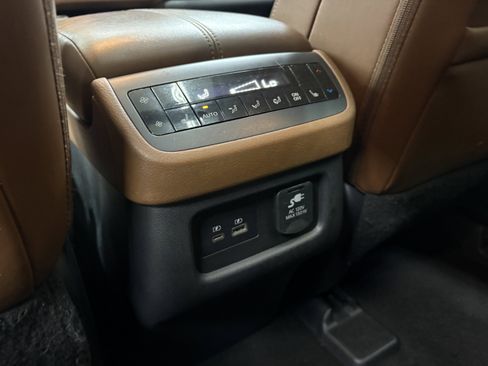 Used 2024 Nissan Pathfinder Platinum w/ Cargo Package image 31