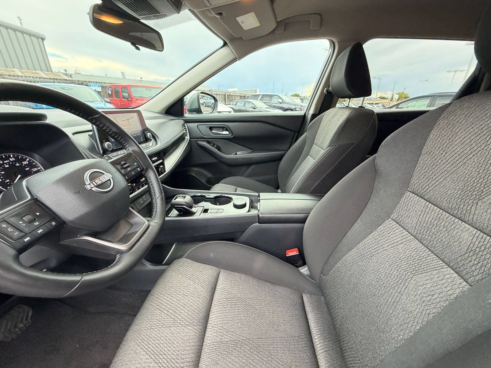 Used 2025 Nissan Rogue SV AWD/4WD image 28