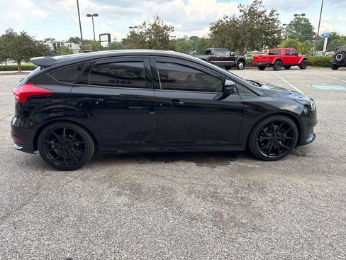 Used 2017 Ford Focus ST FWD image 11