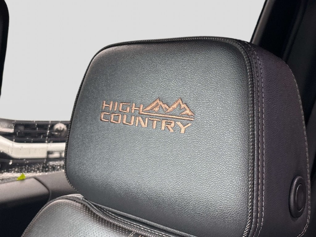 Used 2025 Chevrolet Silverado 1500 High Country w/ Midnight Edition AWD/4WD image 28