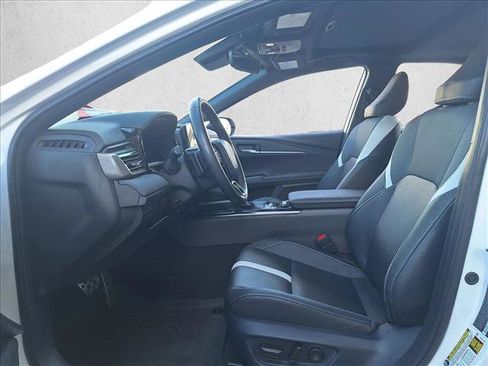 Certified 2025 Toyota Camry SE w/ Convenience Package image 10