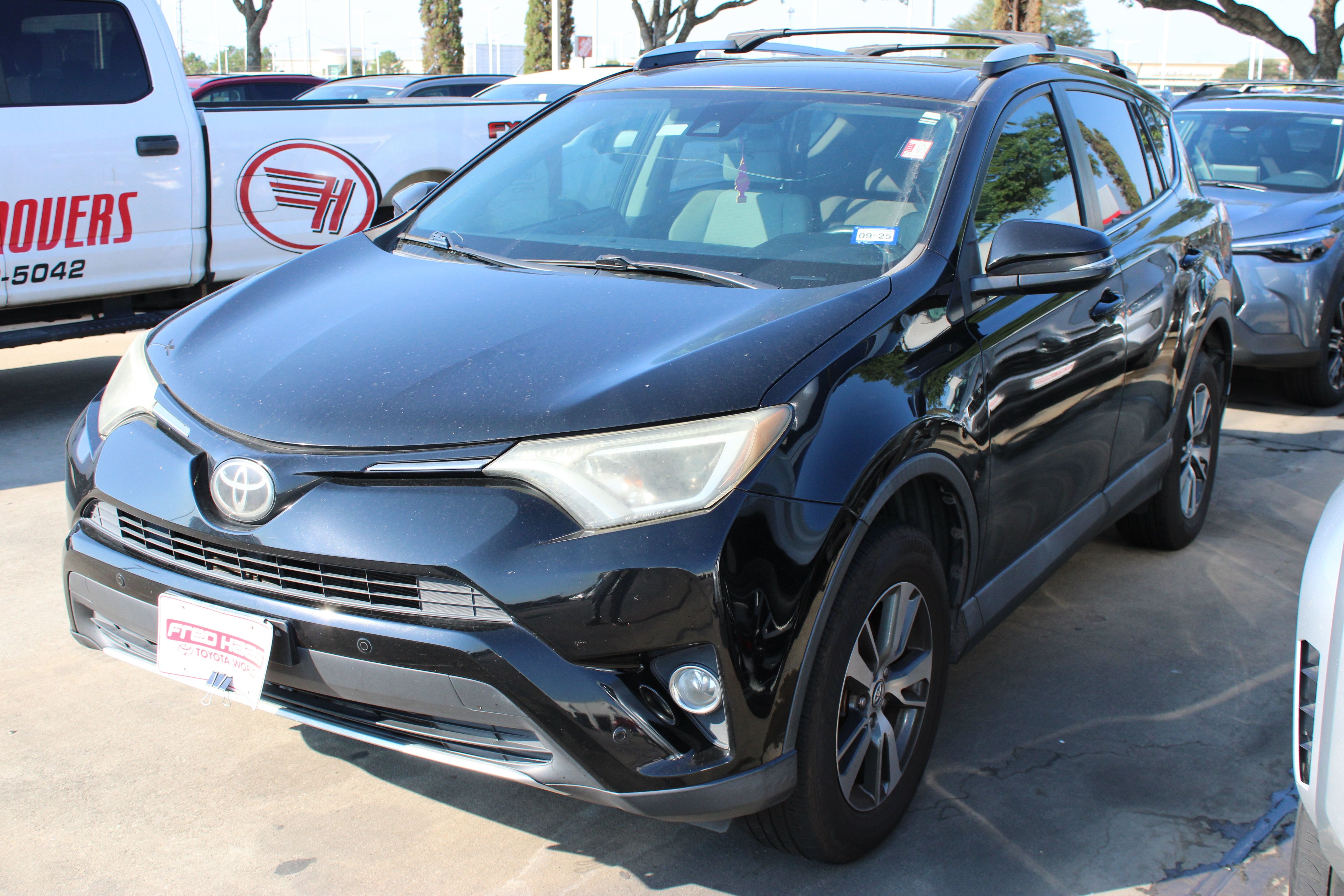 Used 2016 Toyota RAV4 XLE w/ Convenience Package FWD image 6