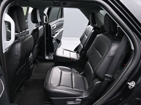 Used 2023 Ford Explorer XLT w/ Equipment Group 202A image 13