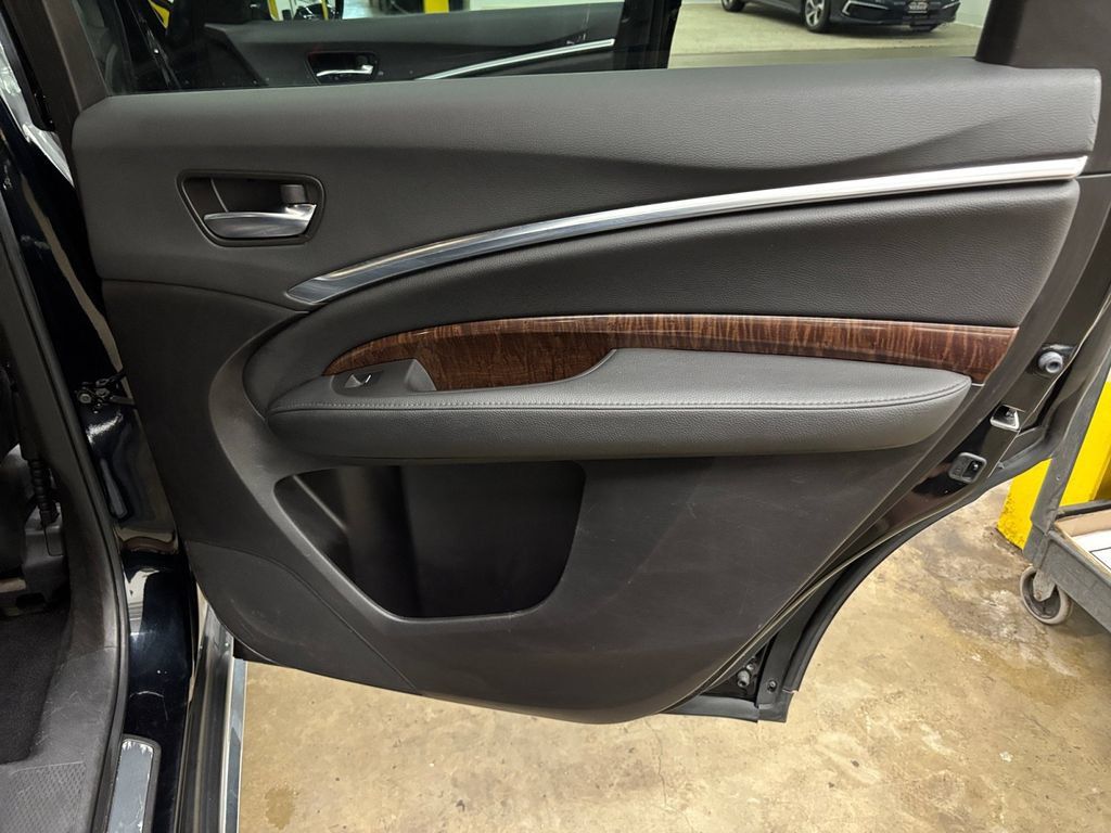 Used 2020 Acura MDX SH-AWD image 19
