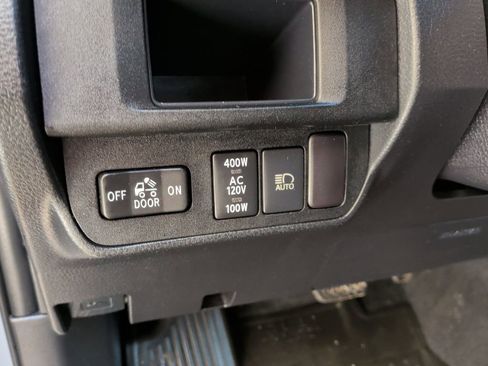 Used 2018 Toyota Tacoma TRD Off-Road image 16