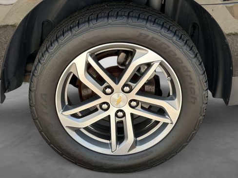 Used 2017 Chevrolet Equinox Premier w/ Enhanced Convenience Package AWD/4WD image 7