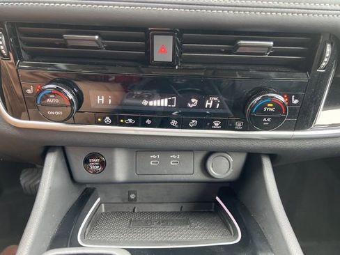 Used 2024 Nissan Rogue SL image 29