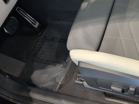 Used 2026 BMW X2 xDrive28i w/ Technology Package image 17